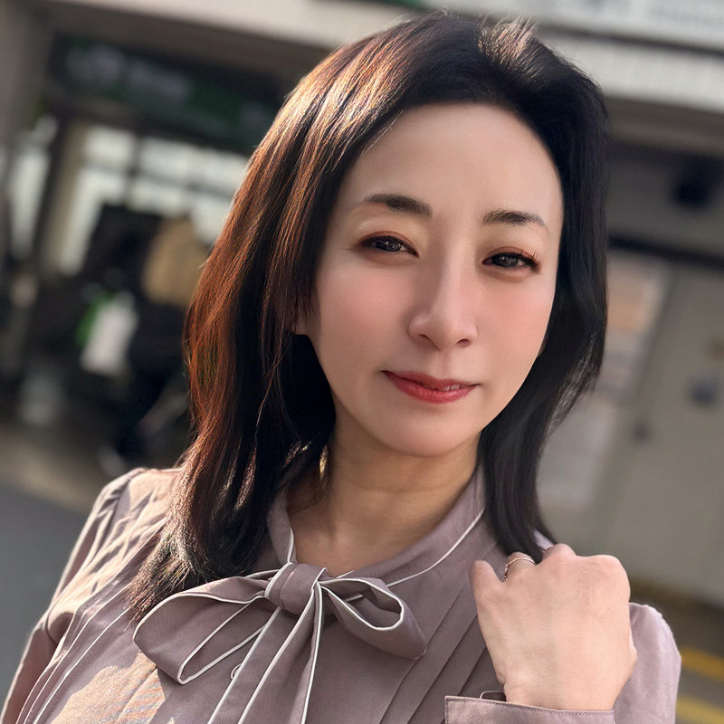HTUT-695 - Yukari-San (Japanese Hotel And Restaurant Chain)